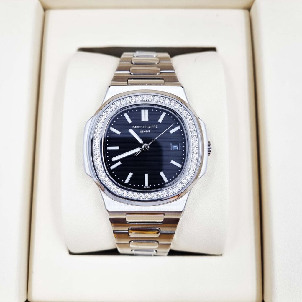 Patek Philippe Nautilus Silver Black Sertie